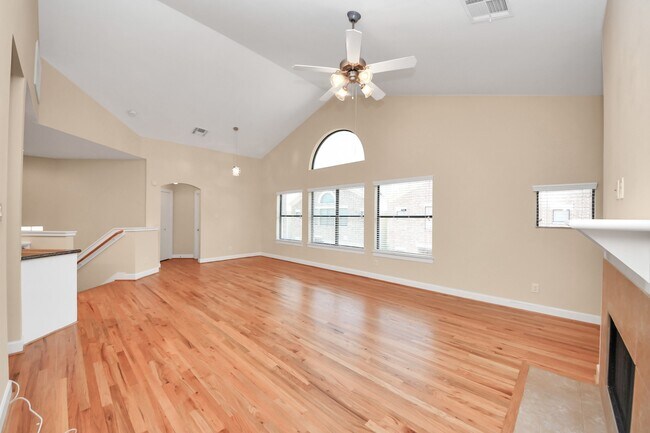 Building Photo - 3703 Main Plaza Dr