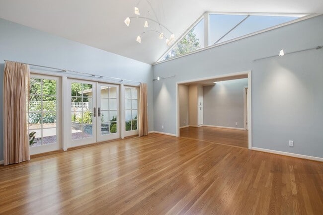 Building Photo - Charming 3-Bedroom Home with Office in desirable Old Palo Alto neighborhood Avail Feb 7th