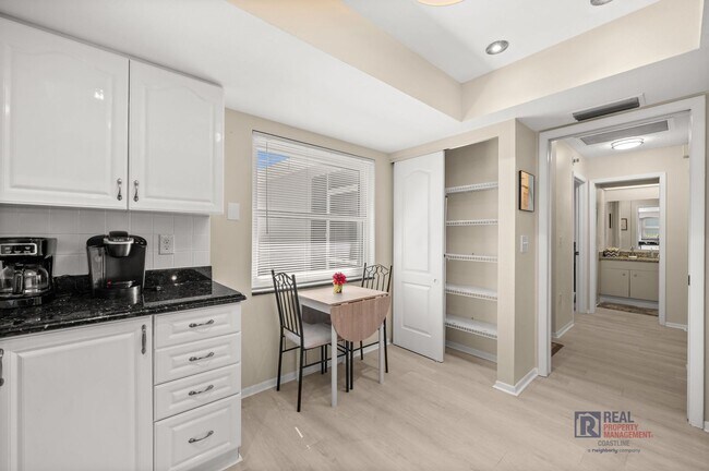 Building Photo - Charming 2BR/2BA Sarasota Retreat Near UTC - Annual Lease
