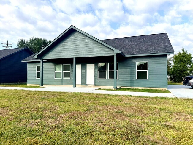 Building Photo - 502 Ross Sterling Ave