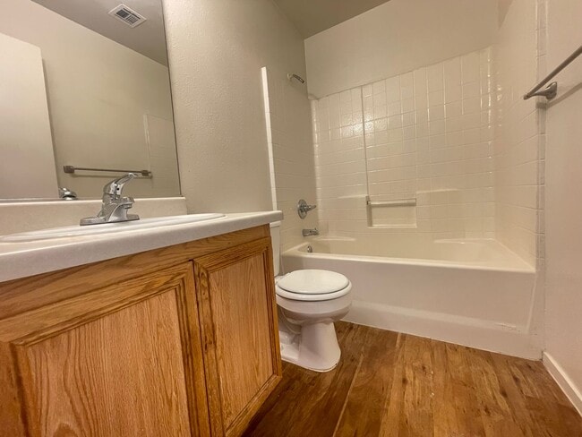 Building Photo - 988 Sky Forest Dr