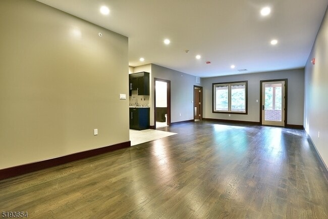 Building Photo - 8 Whitehall Rd