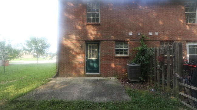 Building Photo - 144 Jason Cir