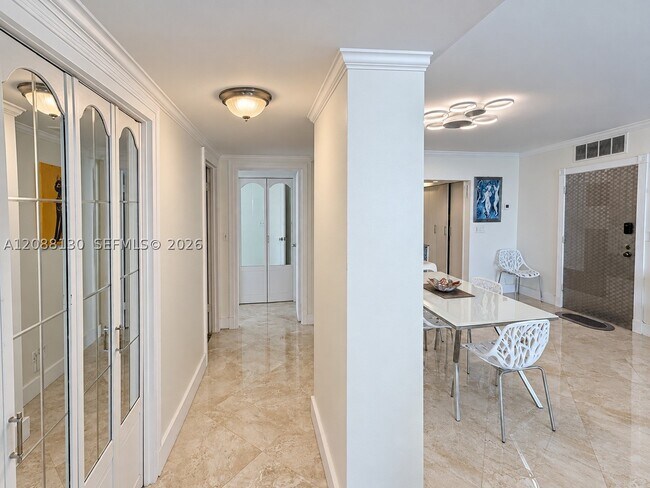 Building Photo - 3725 S Ocean Dr