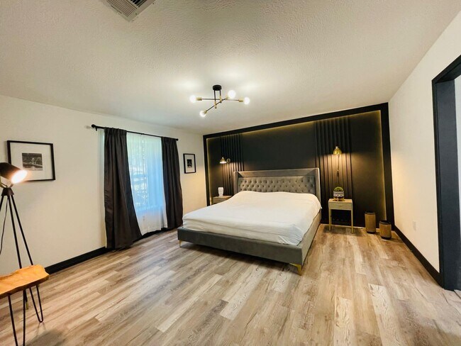 Building Photo - 18014 Vintage Wood Ln