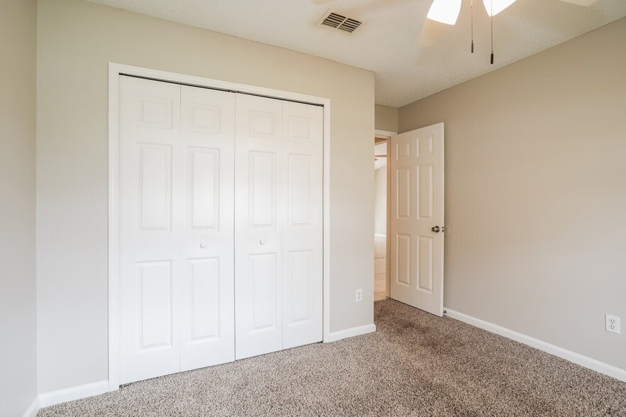 Building Photo - 7835 Longhorn Cir E