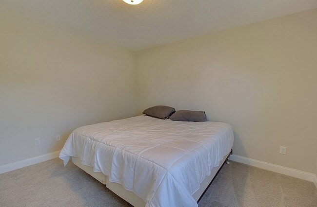 Building Photo - 35 Perlieu Ct