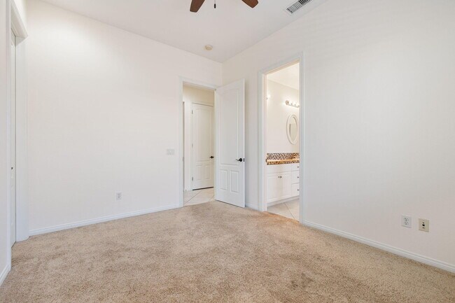 Building Photo - 145 Bellini Way