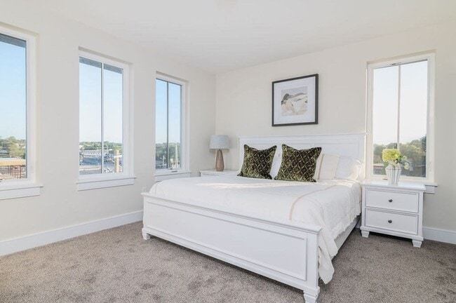 Building Photo - 488 Quincy Ave