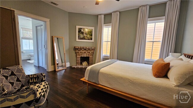 Building Photo - 14 E 41st St