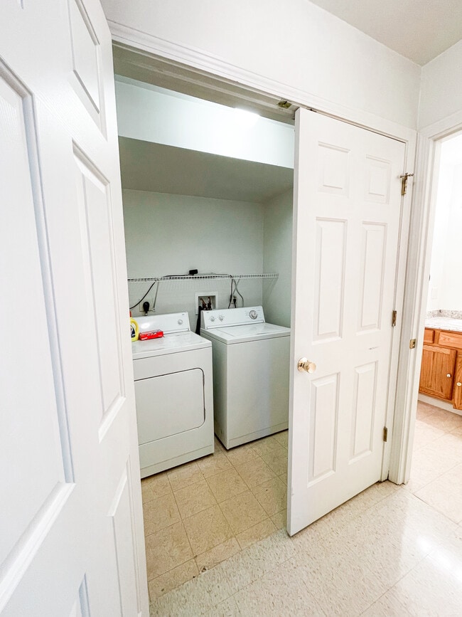 Building Photo - 222 Stonemill Rd