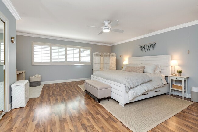 Building Photo - 4443 Saugus Ave