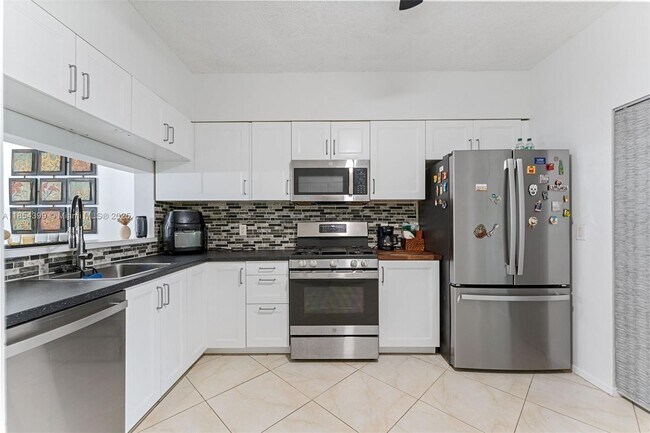 Building Photo - 11040 Light House Ct