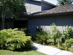 Building Photo - 2200 W Dickerson St