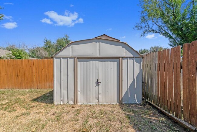 Building Photo - 12307 Emery Oaks Rd
