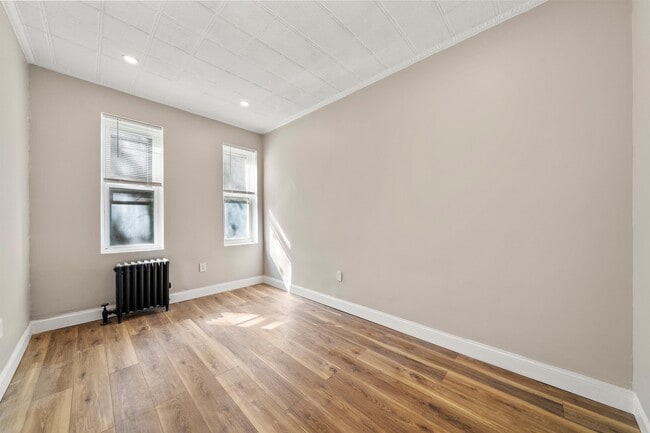 Building Photo - 219 Mallory Ave