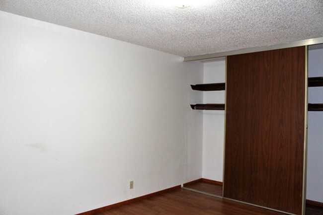 Building Photo - 2bd/1ba in Beautiful Residential Area! Clo...