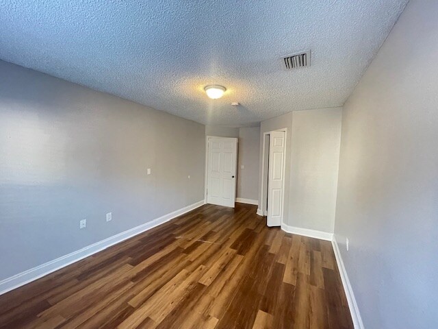 Building Photo - 8832 Coral Palms Ct