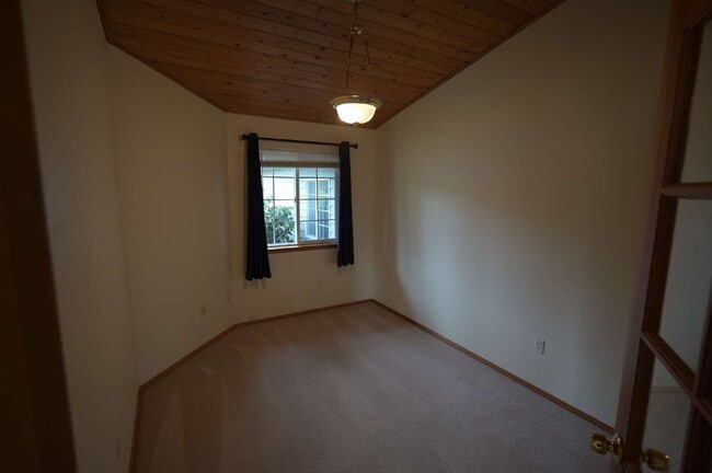 Building Photo - 3 bed 2 bath near Carrie Blake Park, in Sequim