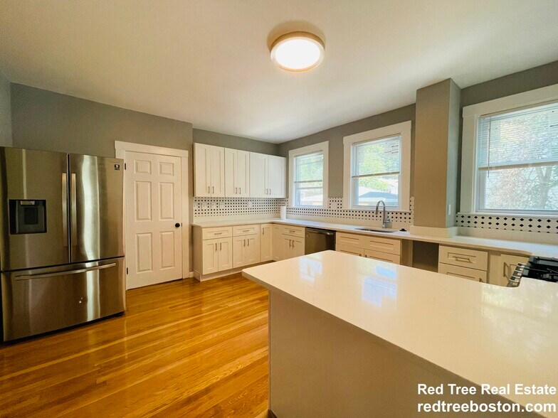 Building Photo - 187 Fellsway W