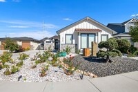 Building Photo - Luxury Living & Outdoor Oasis: Your Perfec...