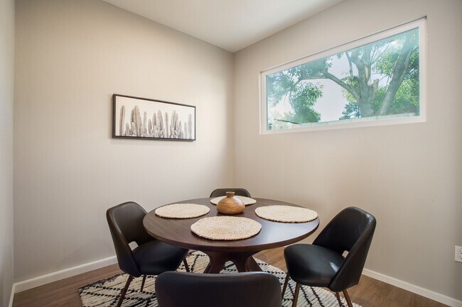 Building Photo - 1105 Silver Avenue SW