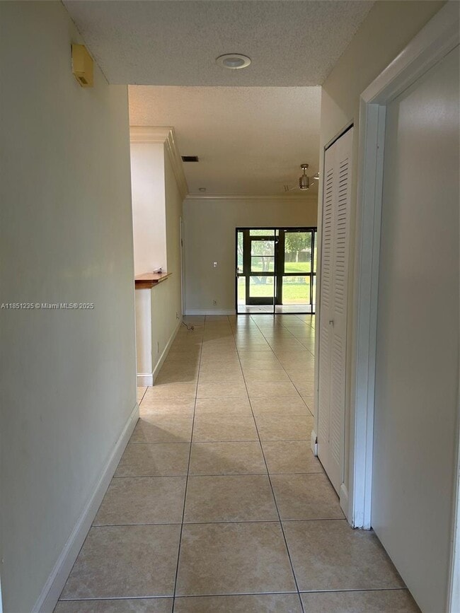 Building Photo - 6838 Bridlewood Ct