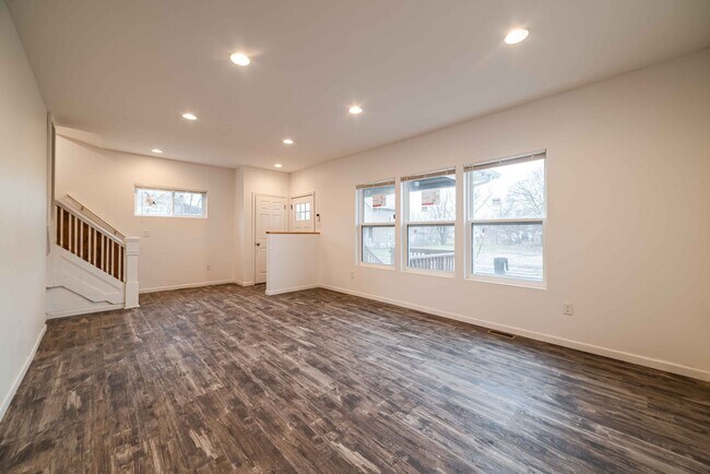 Building Photo - $1450 - Beautiful 3 bedroom home