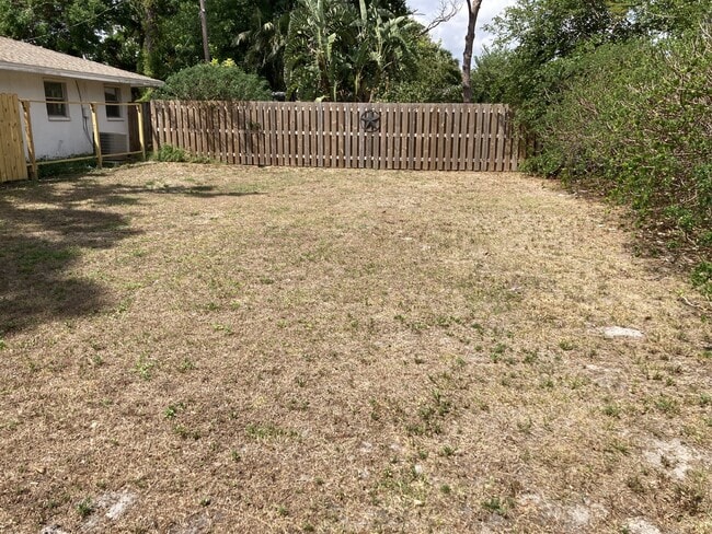 Building Photo - Must see charming cottage on S. Tropical T...