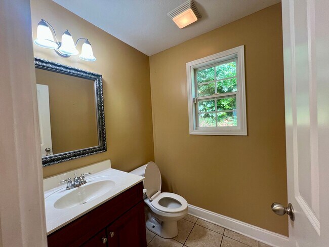 Building Photo - 3 bedroom + loft & 2.5 bedroom  in gated c...