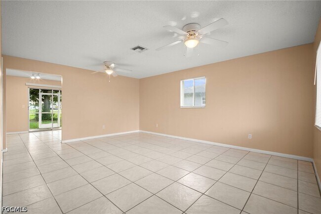 Building Photo - 4406 Santa Barbara Blvd