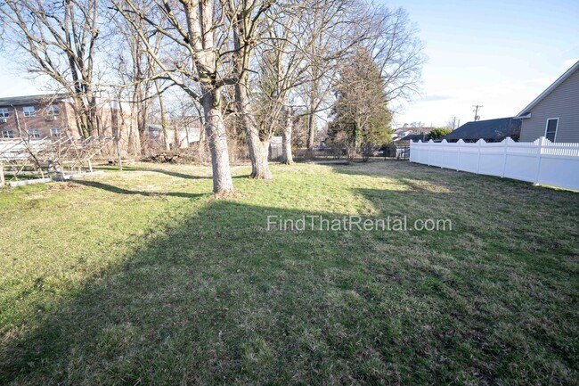 Building Photo - 805 Hamilton St