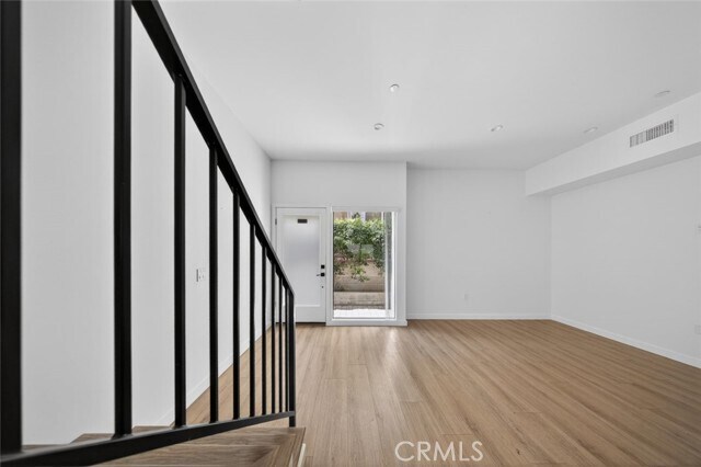 Building Photo - 534 E San Jose Ave