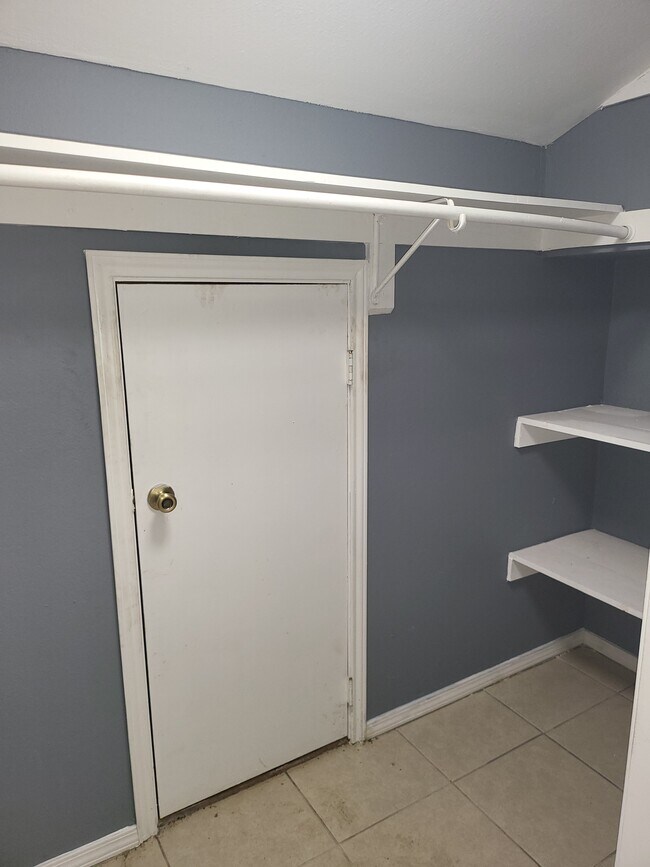 Building Photo - 2401 S Jackson Rd