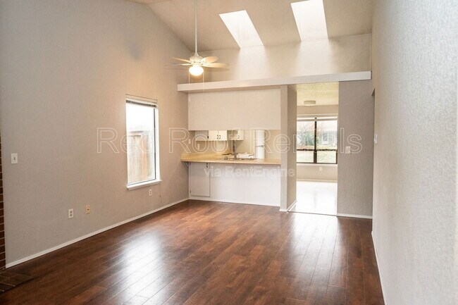 Building Photo - 13702 14th Ave S