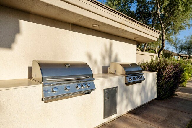 Building Photo - 11489 E Raintree Dr