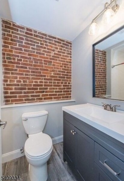 Building Photo - 44 Elm St