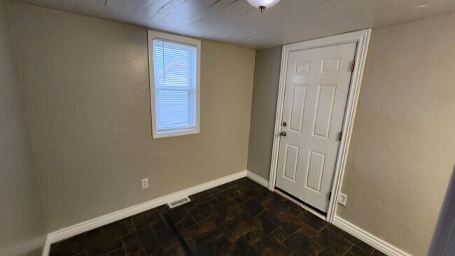 Building Photo - 4 bed 2 bath house in Edmond, OK next to UCO campus