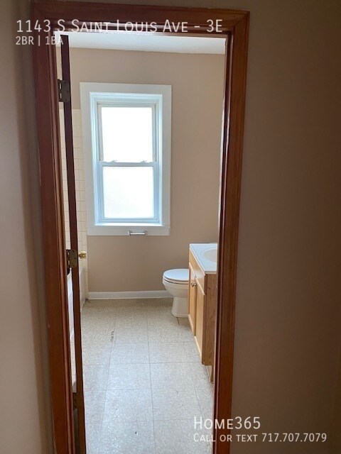 Building Photo - Amazing 2 Bedroom 1 Bathroom - Looking for...