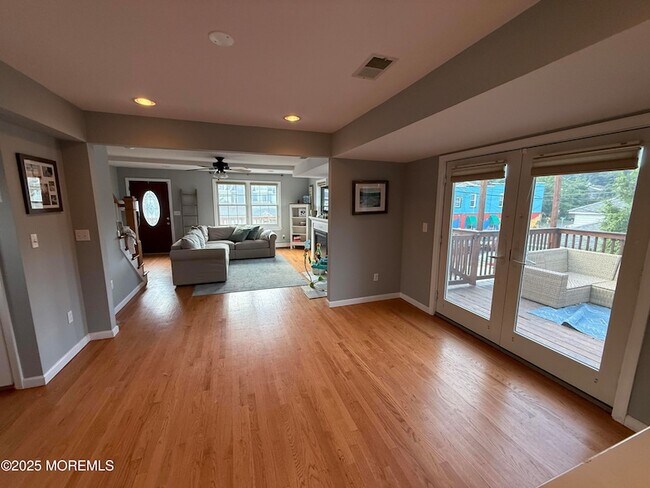 Building Photo - 66 Sea Drift Ave