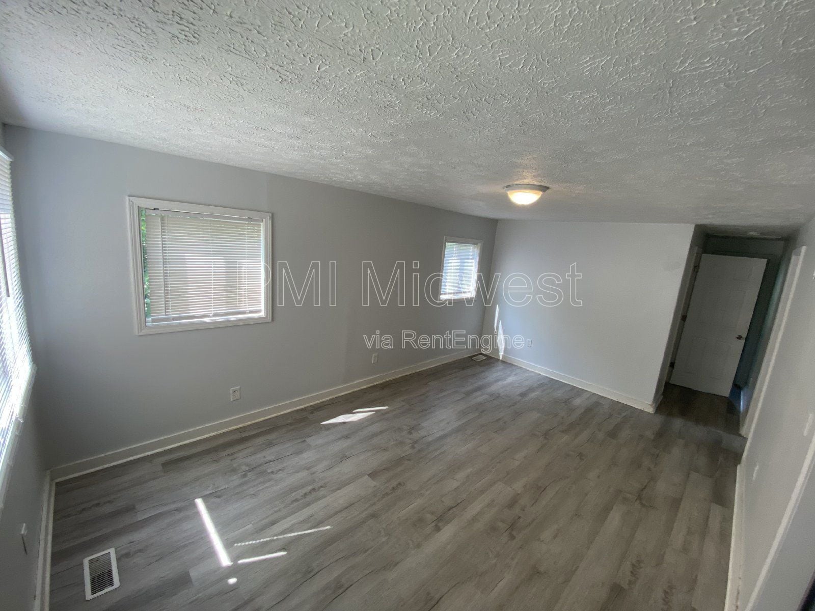 Building Photo - 815 S Calumet St