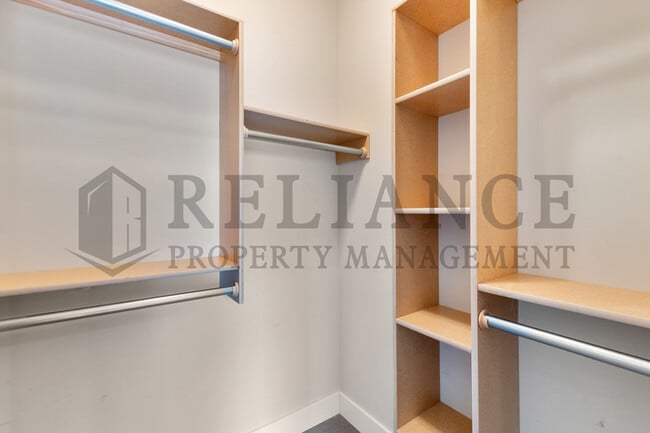 Building Photo - 4809 N Hillside Ct