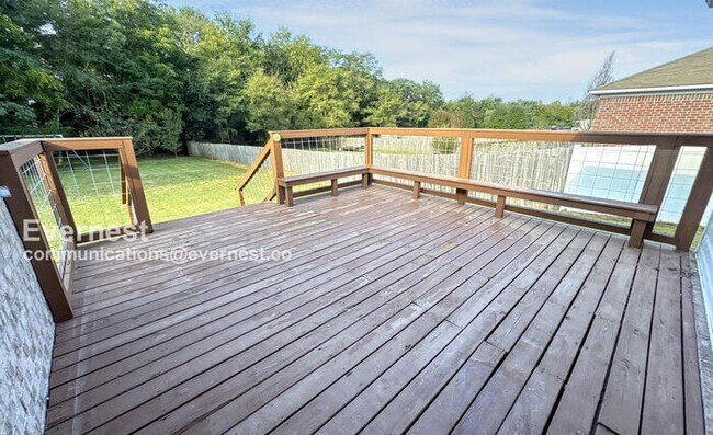 Building Photo - Charming 3-Bedroom Home with Garage / Pet-...