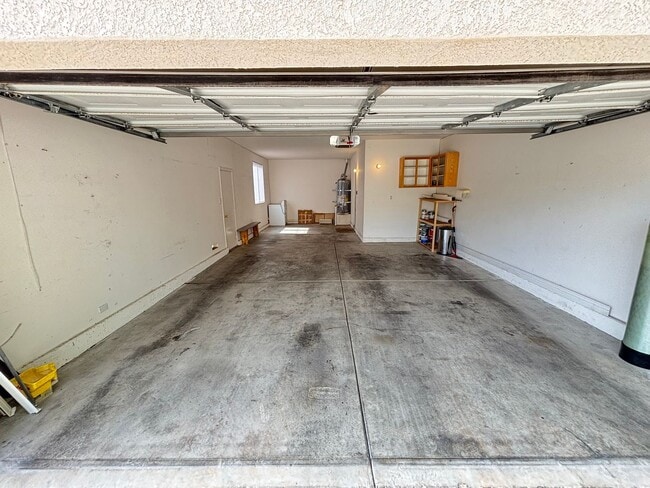 Building Photo - Gorgeous 3 Bed/ 2.5 Bath Home In Green Valley