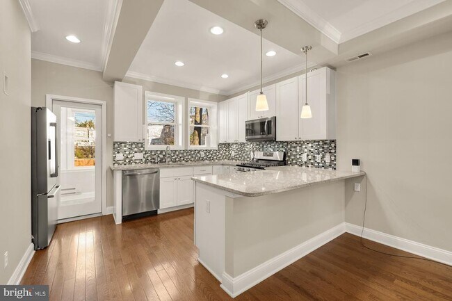 Building Photo - 912 I St NE