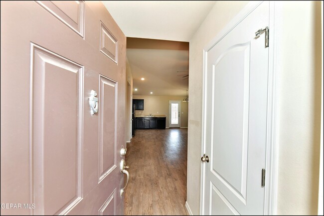 Building Photo - 916 Villa Seca Dr