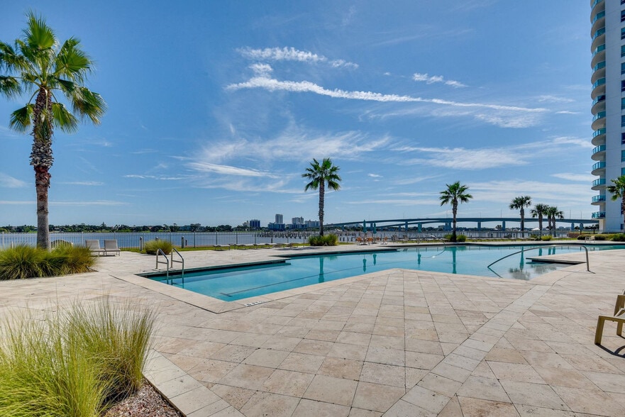 Building Photo - 241 Riverside Dr