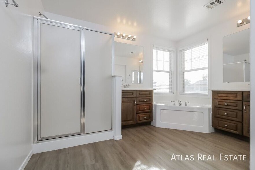 Building Photo - 18124 W Lundberg St