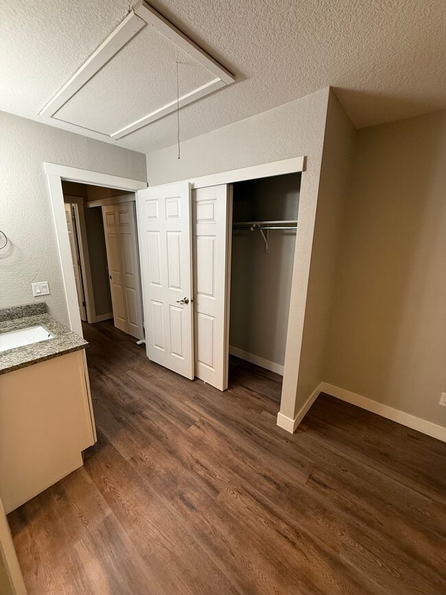 Building Photo - 10770 Foxwood Ct