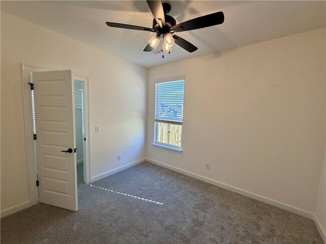 Building Photo - 1906 Farmer St